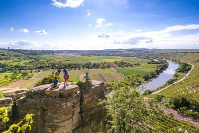 Kletterrevier am Neckar, im Hintergrund ist Besigheim zu sehen
